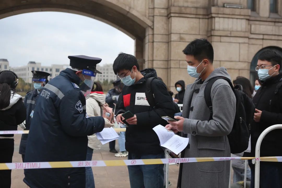 复旦大学考点顺利举行2022年全国硕士研究生招生考试(图4)