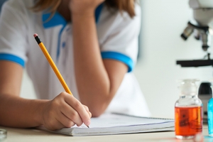 成人自考英语四级能考吗?