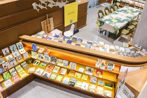 重大自考业余制培训班学费是多少？